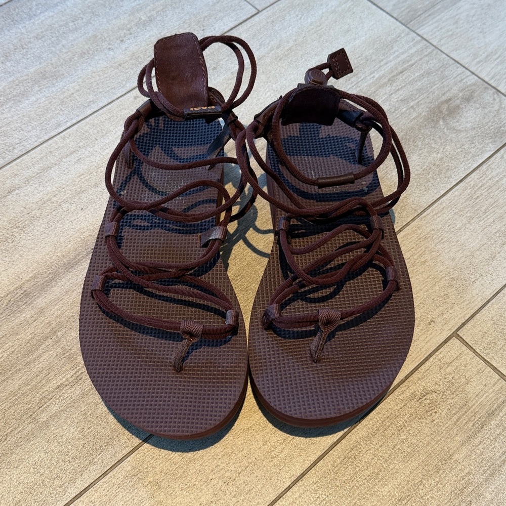 Teva Women's Midform Infinity Sandal. Size 5. Color Rum Raisin - Picture 2 of 5